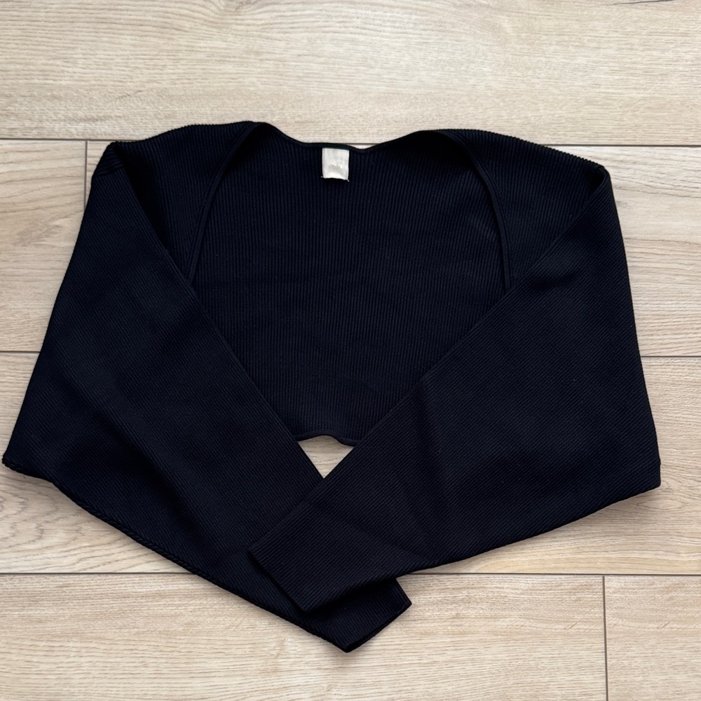 H&M shrug
